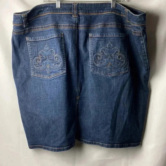 VENEZIA WOMENS SIZE 26 DENIM SKIRT  POCKETS EMBOSSED DESIGN ON BACK POCKETS - Picture 10 of 13